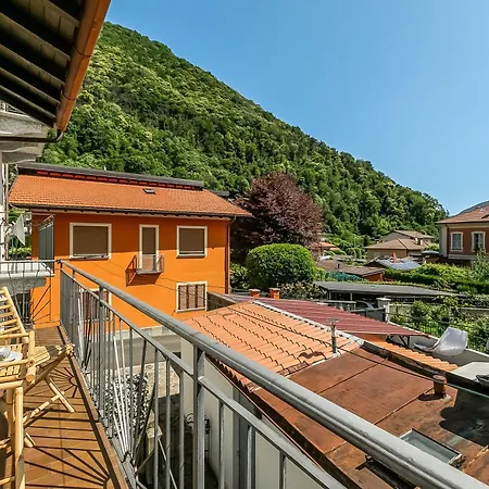 펜션 L' Angolino Di Cannobio: Stone For 4 With Terrace - Happy