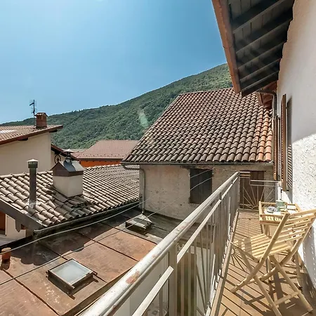 L' Angolino Di Cannobio: Stone For 4 With Terrace - Happy