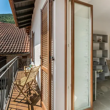 펜션 L' Angolino Di Cannobio: Stone For 4 With Terrace - Happy *