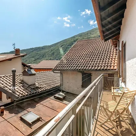 L' Angolino Di Cannobio: Stone For 4 With Terrace - Happy